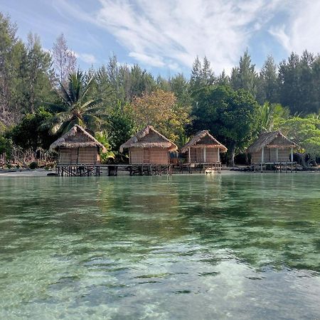 Coco Huts Guest House Waisai 外观 照片