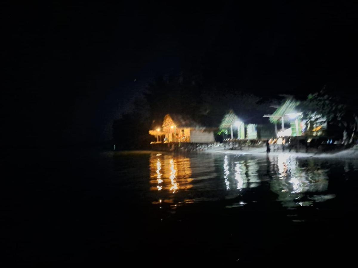 Coco Huts Guest House Waisai 外观 照片