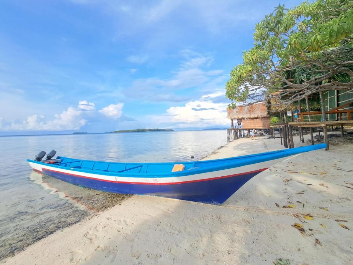 Coco Huts Guest House Waisai 外观 照片