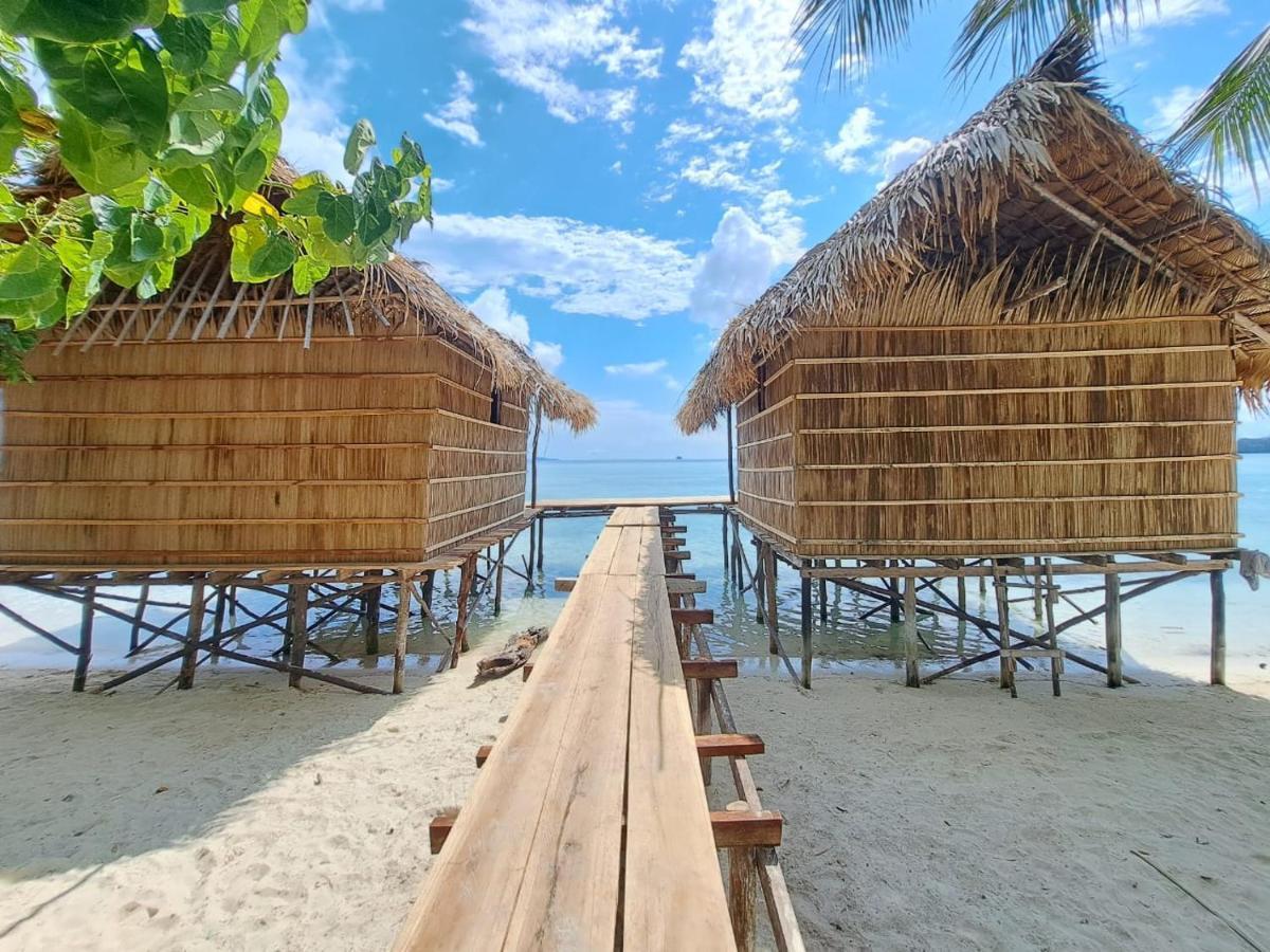 Coco Huts Guest House Waisai 外观 照片