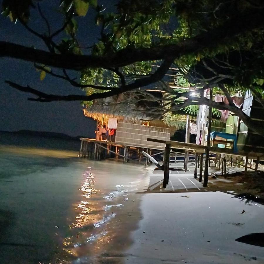 Coco Huts Guest House Waisai 外观 照片