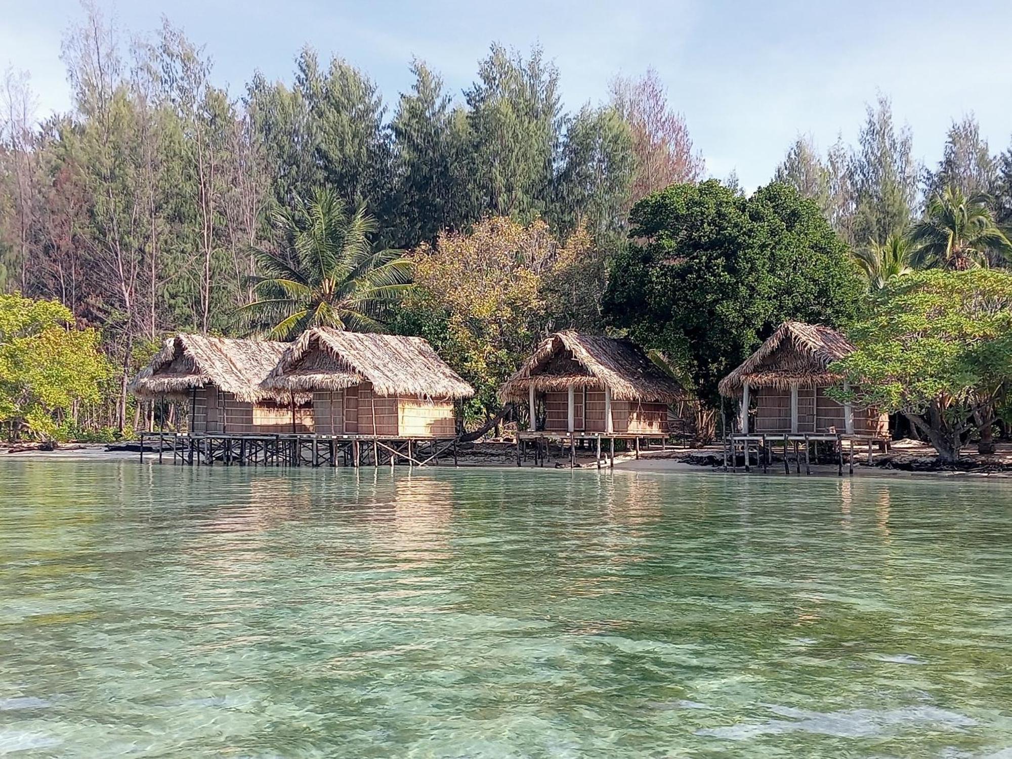 Coco Huts Guest House Waisai 外观 照片
