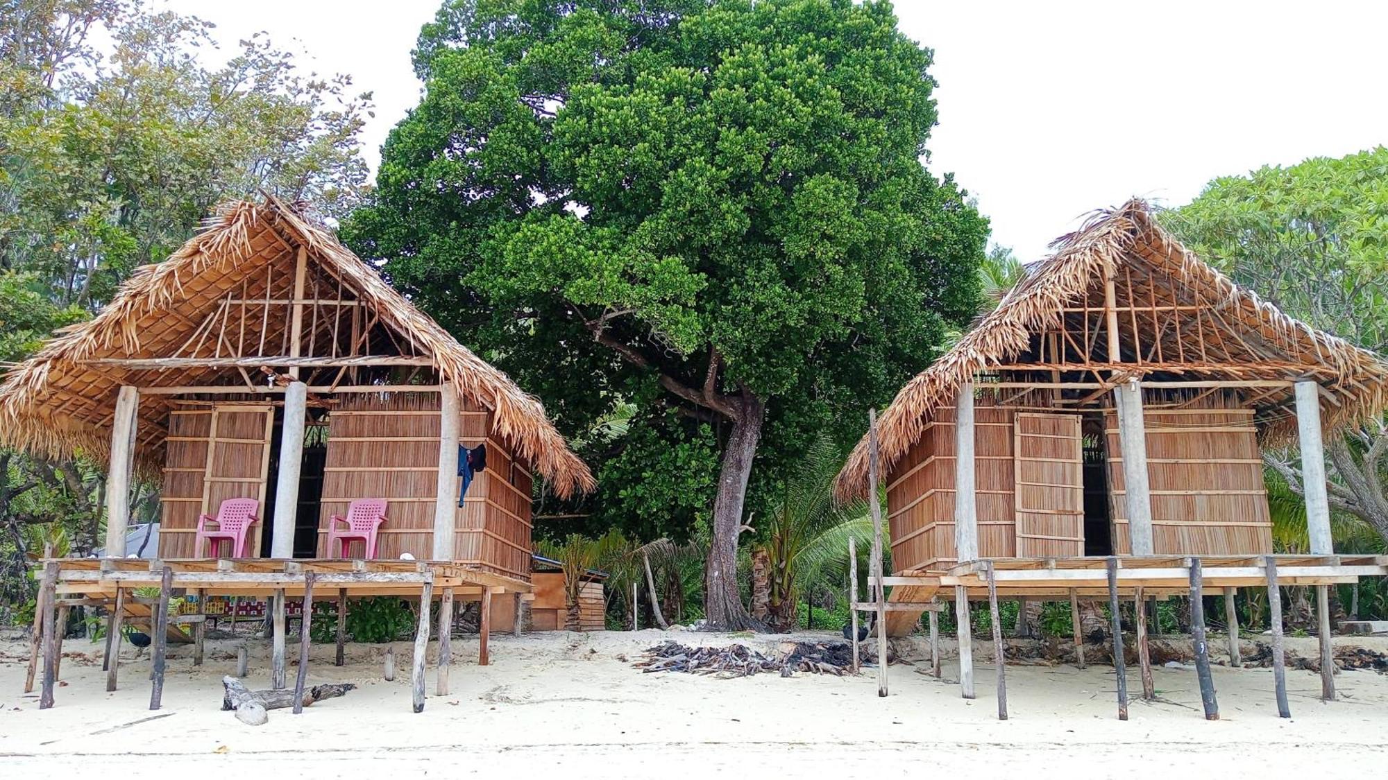 Coco Huts Guest House Waisai 外观 照片
