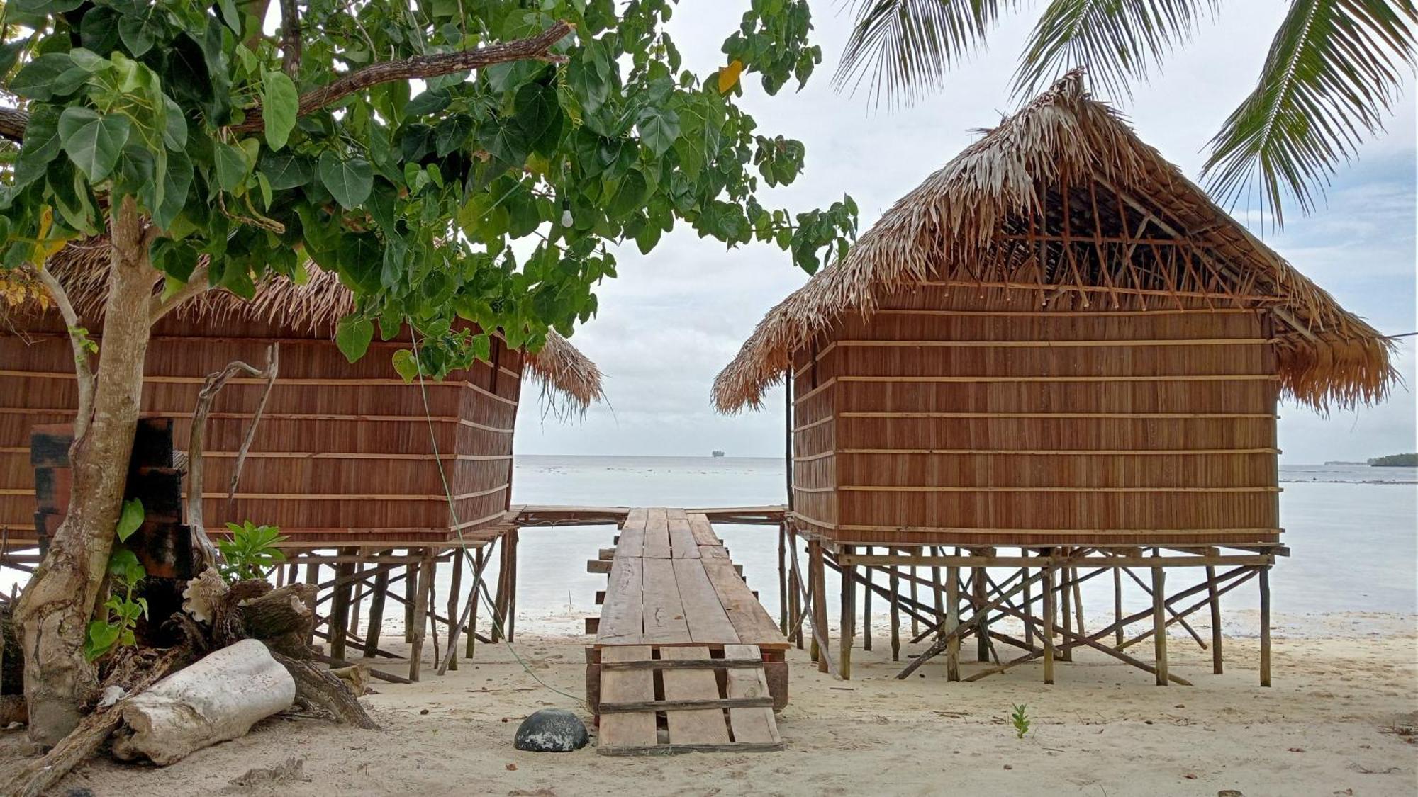 Coco Huts Guest House Waisai 外观 照片