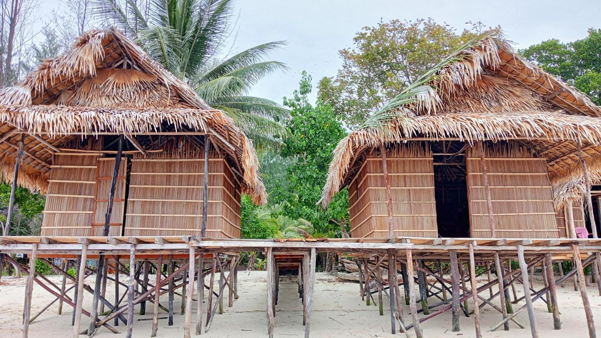 Coco Huts Guest House Waisai 外观 照片