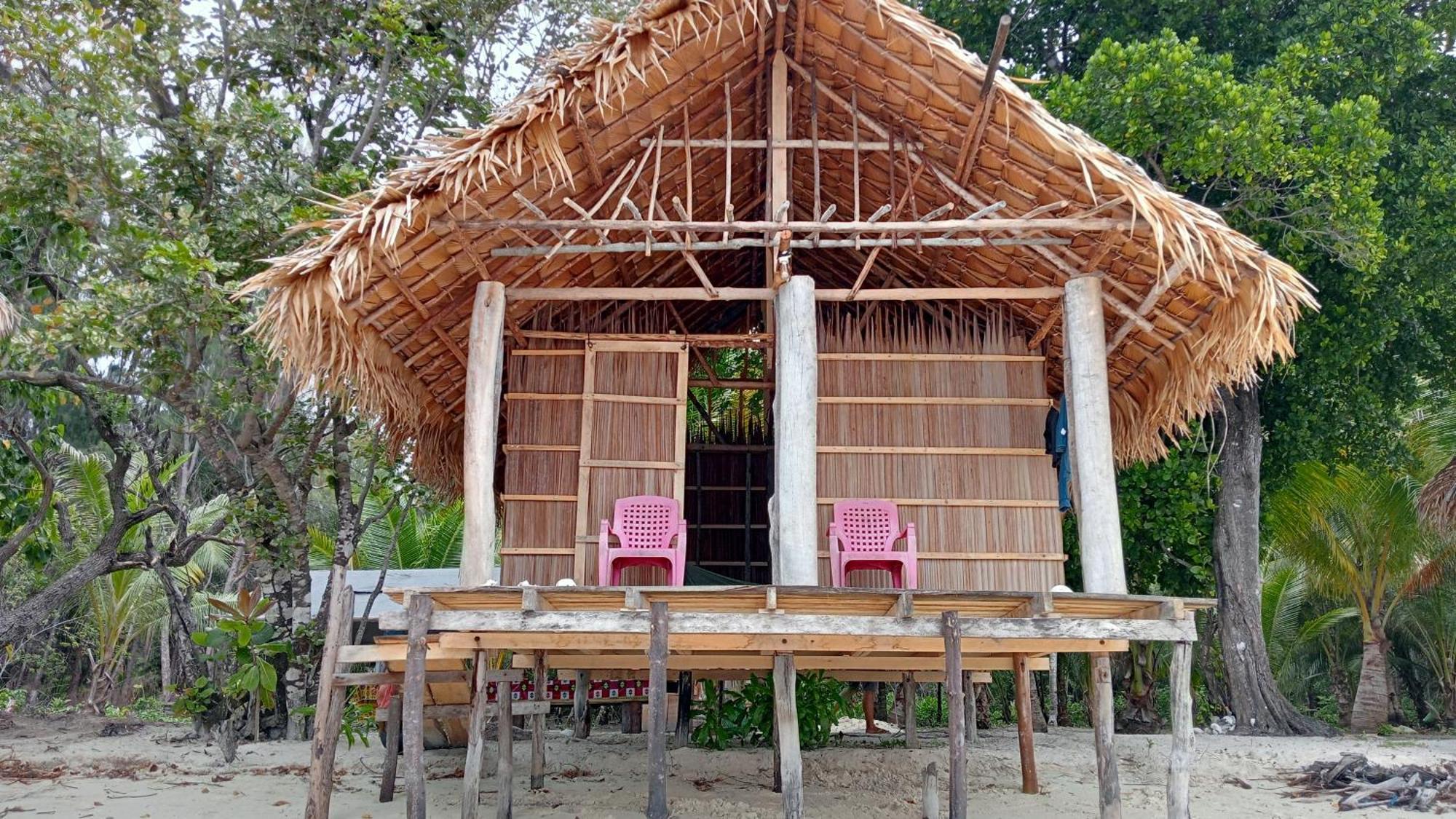 Coco Huts Guest House Waisai 客房 照片