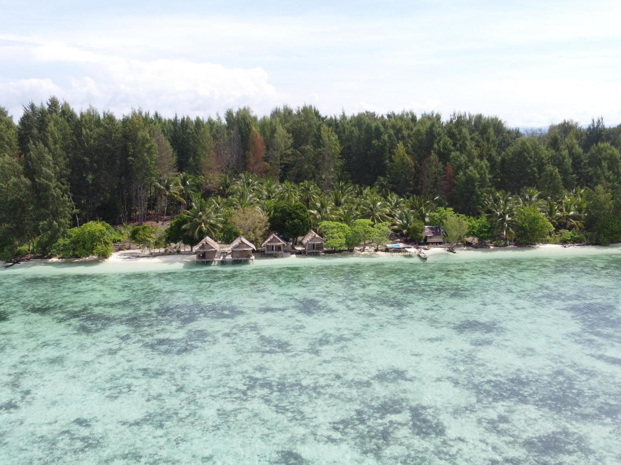 Coco Huts Guest House Waisai 外观 照片