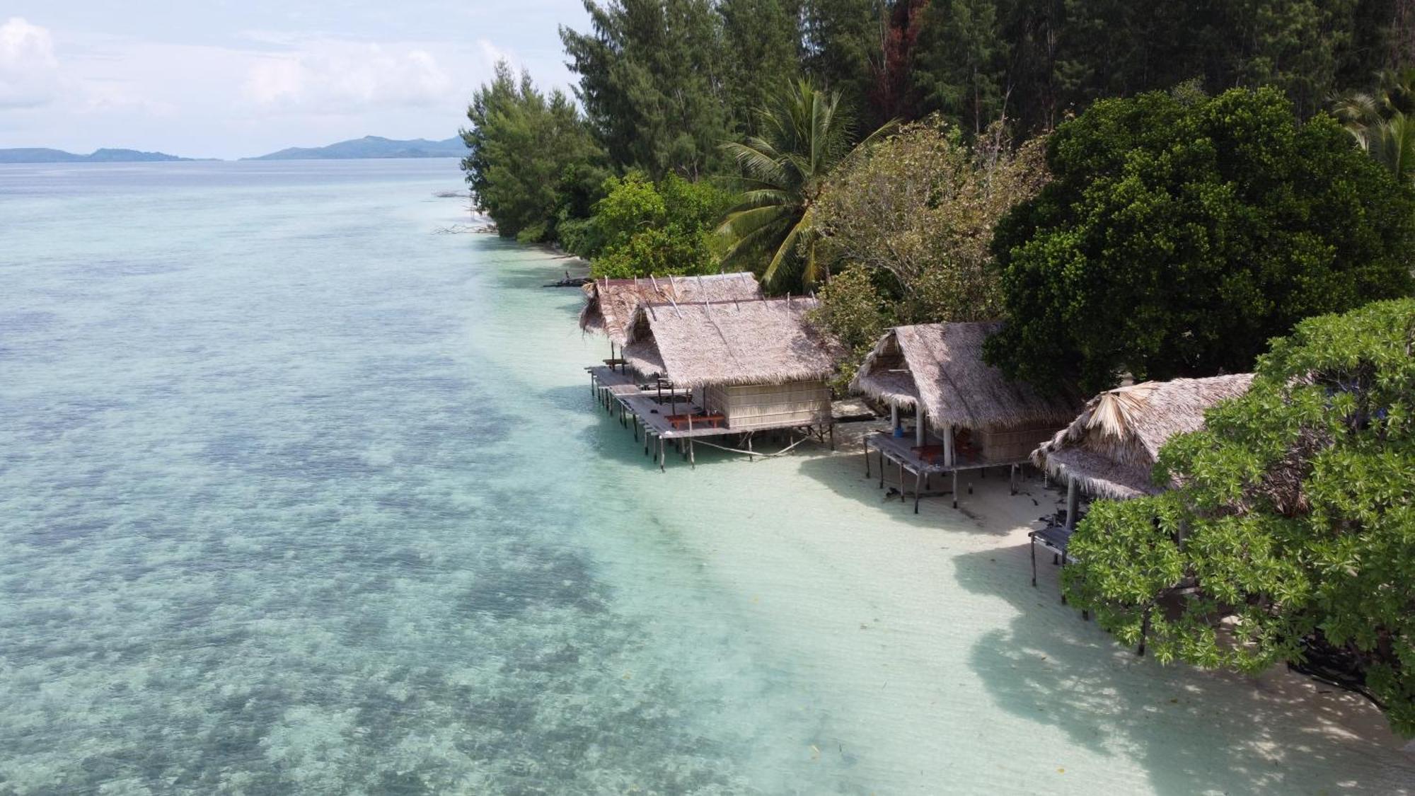 Coco Huts Guest House Waisai 外观 照片